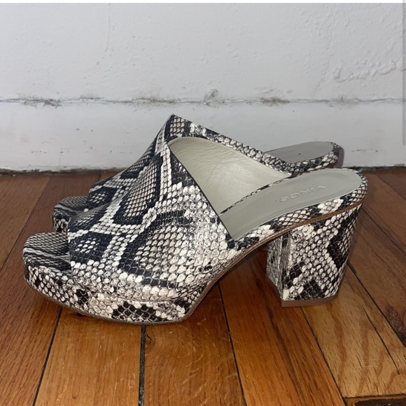 Vince Wyatt Platform Sandals sz 9 in snakeskin python print - Picture 5 of 6